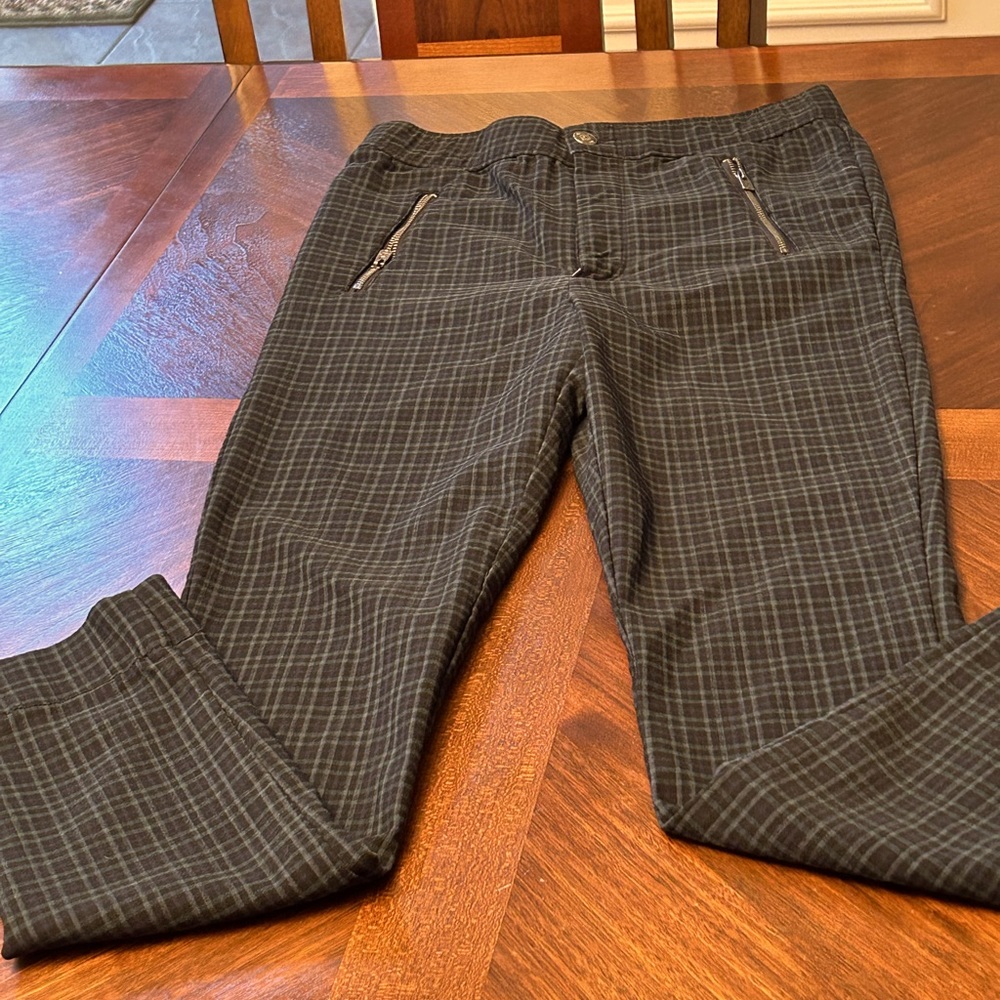 Hollister ultra high rise, navy blue and green tapered jeggings